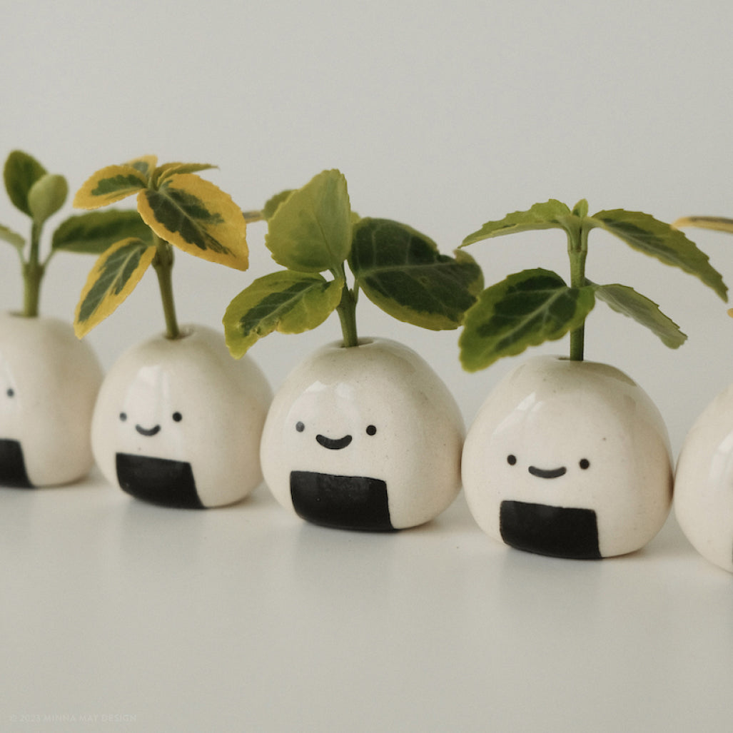 Ceramic Onigiri Mini Bud Vase