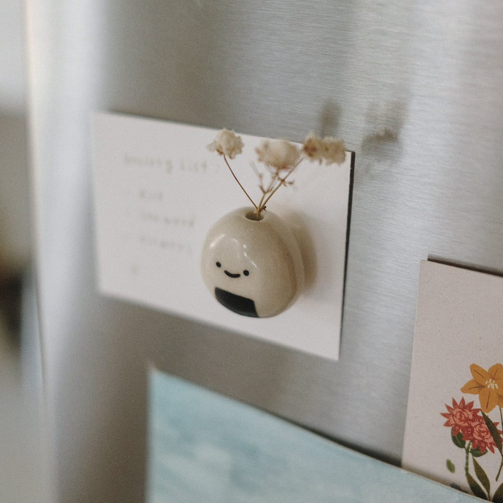 Ceramic Onigiri Bud Vase Magnet